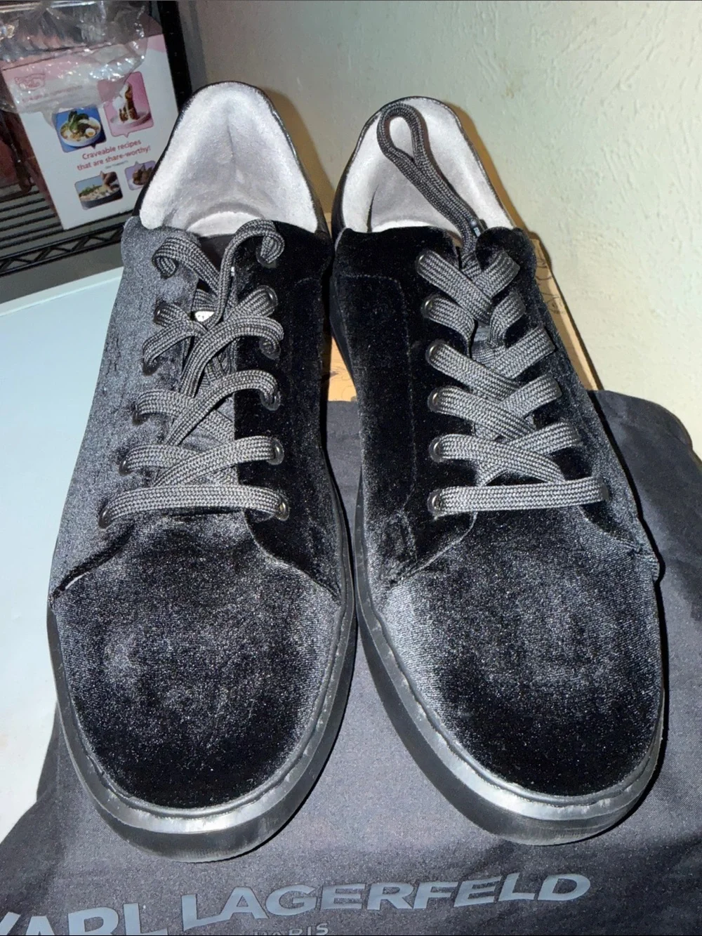 New Karl Lagerfeld Men’s Black Velvet Low-Top Sneakers
